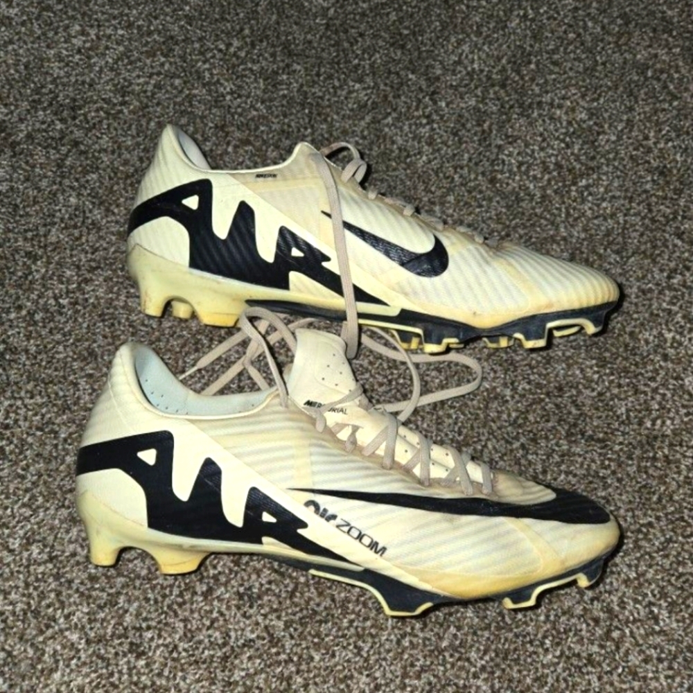 Nike Men’s Athletic Cleats Cream and Black